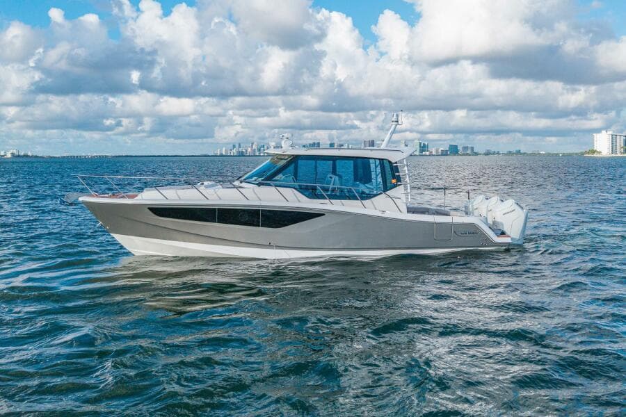 2024 Boston Whaler 405 Conquest — photo 1
