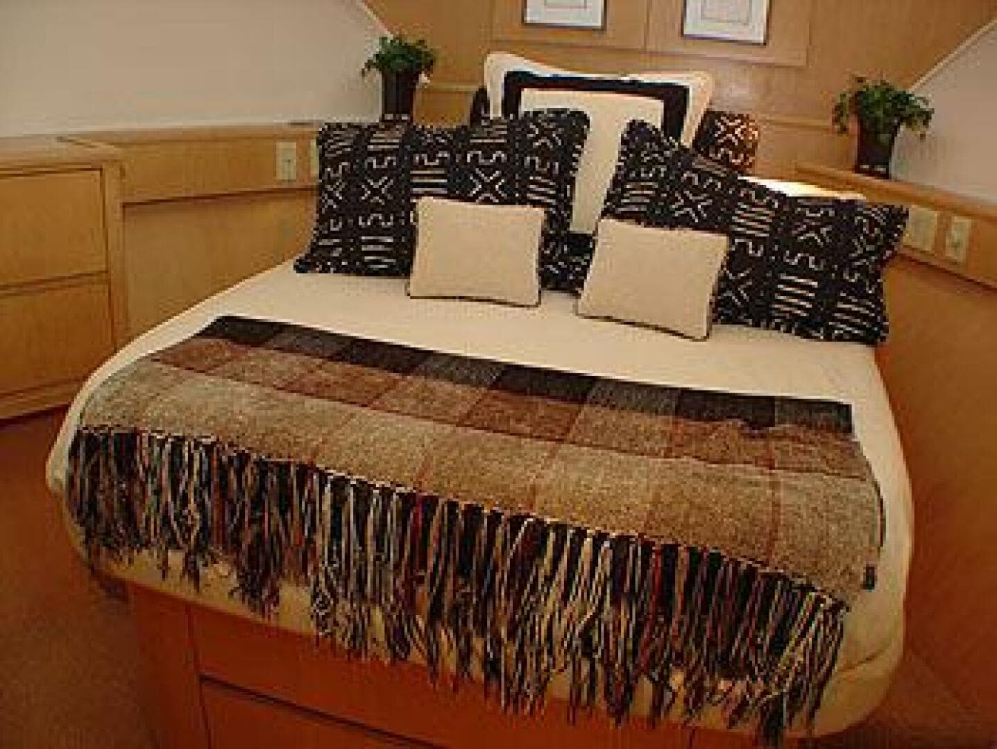 1998 Hatteras Sport Deck — photo 12