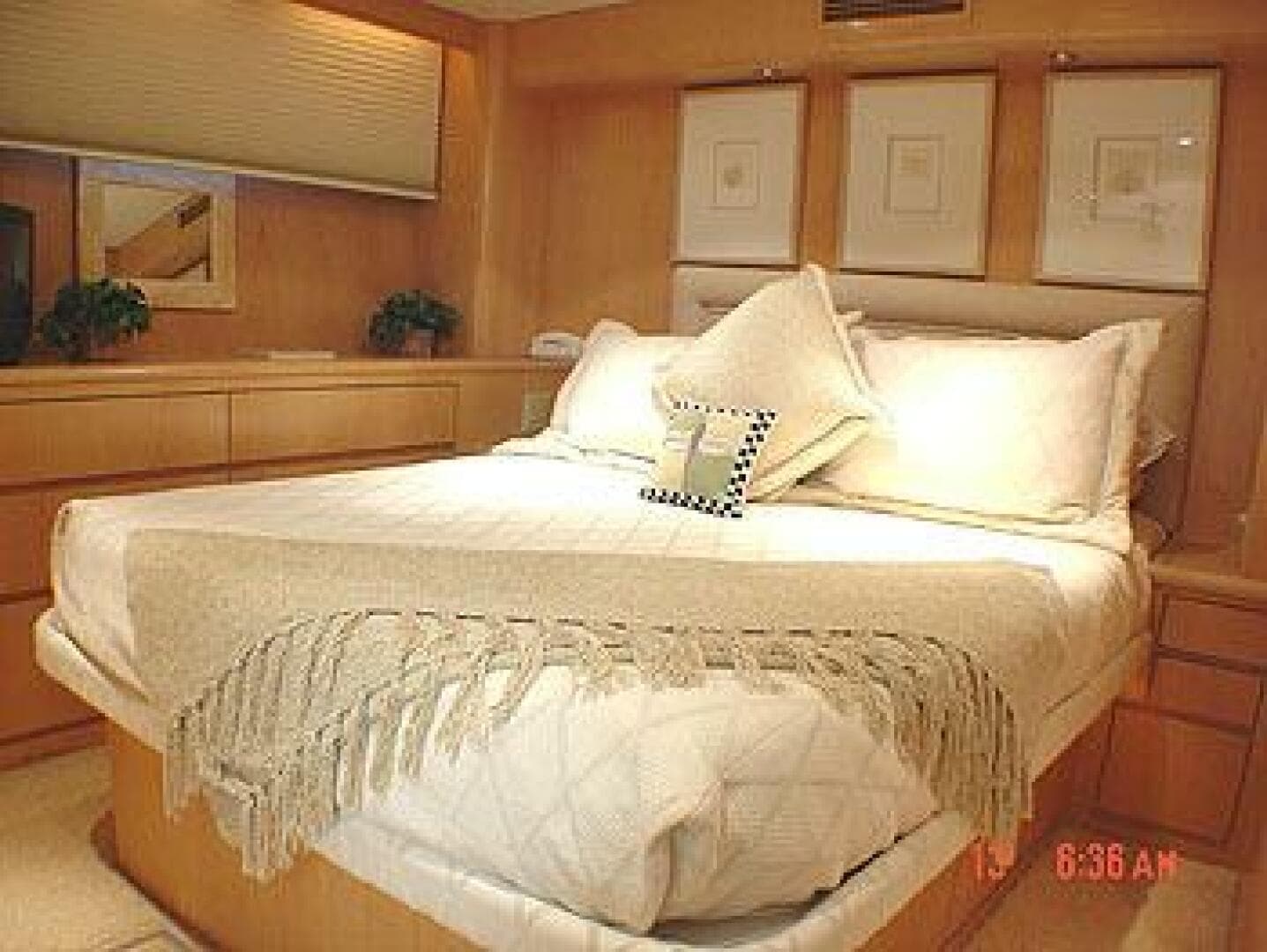 1998 Hatteras Sport Deck — photo 9