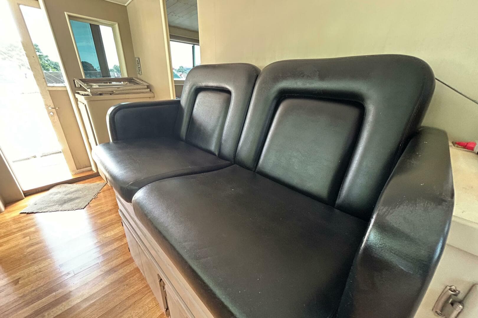 1991 Hatteras Cockpit — photo 12