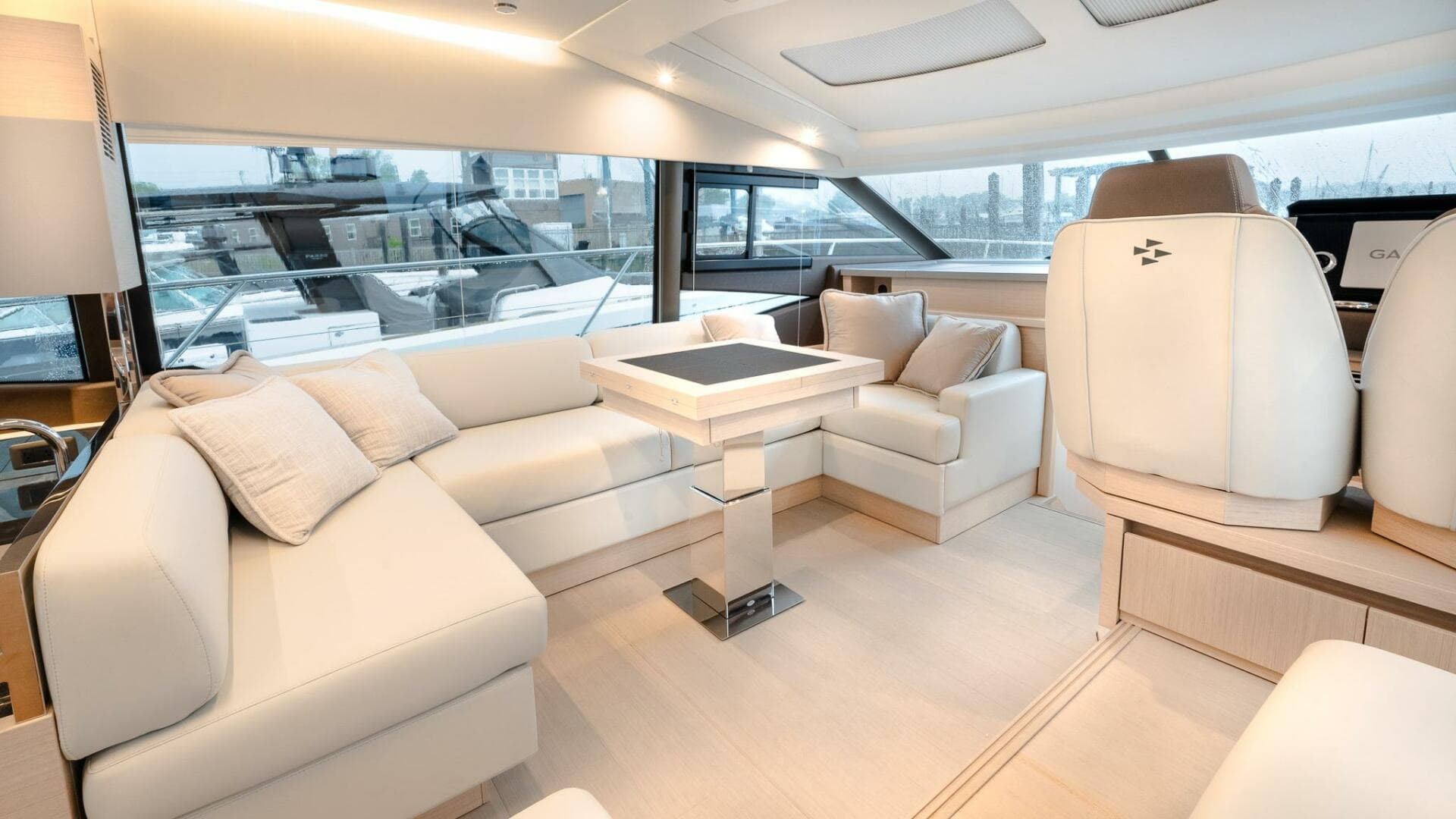 2023 Prestige 520S — photo 12