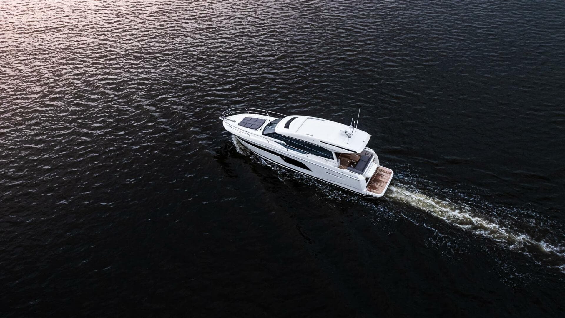 2023 Prestige 520S — photo 3