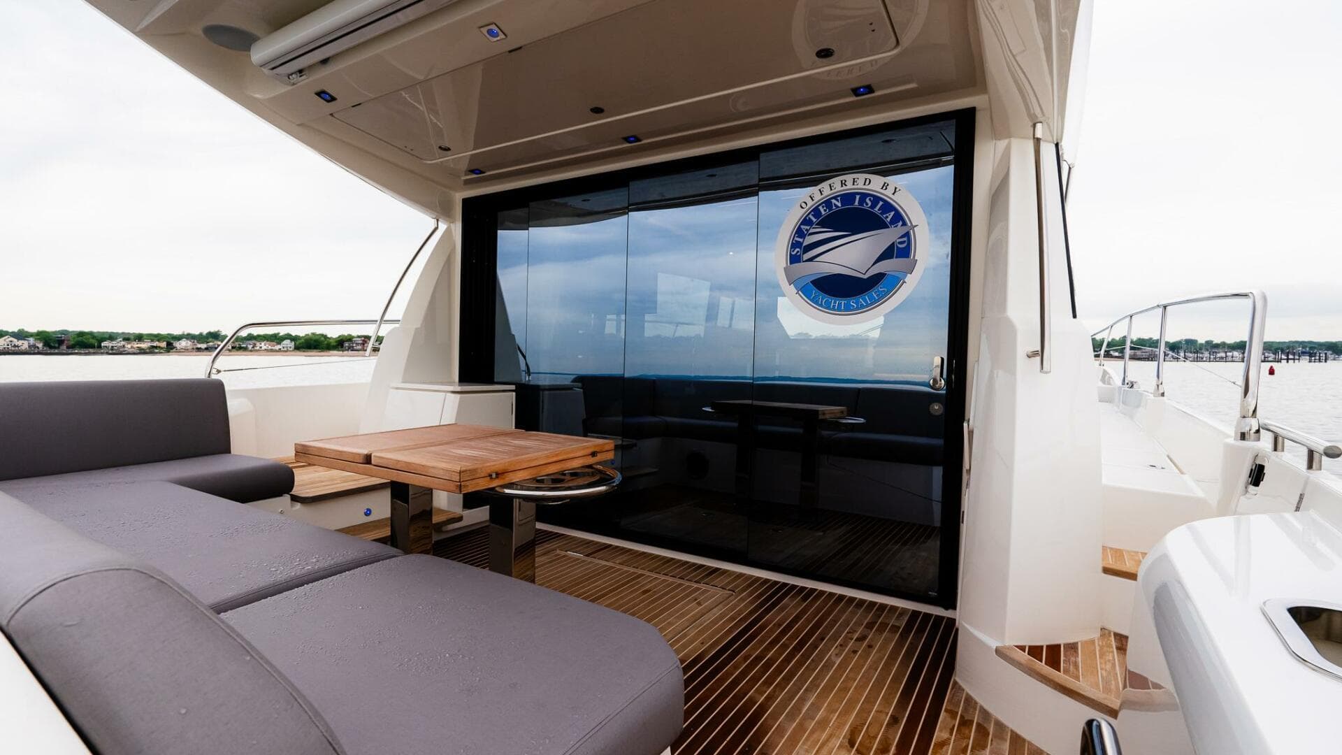 2023 Prestige 520S — photo 8