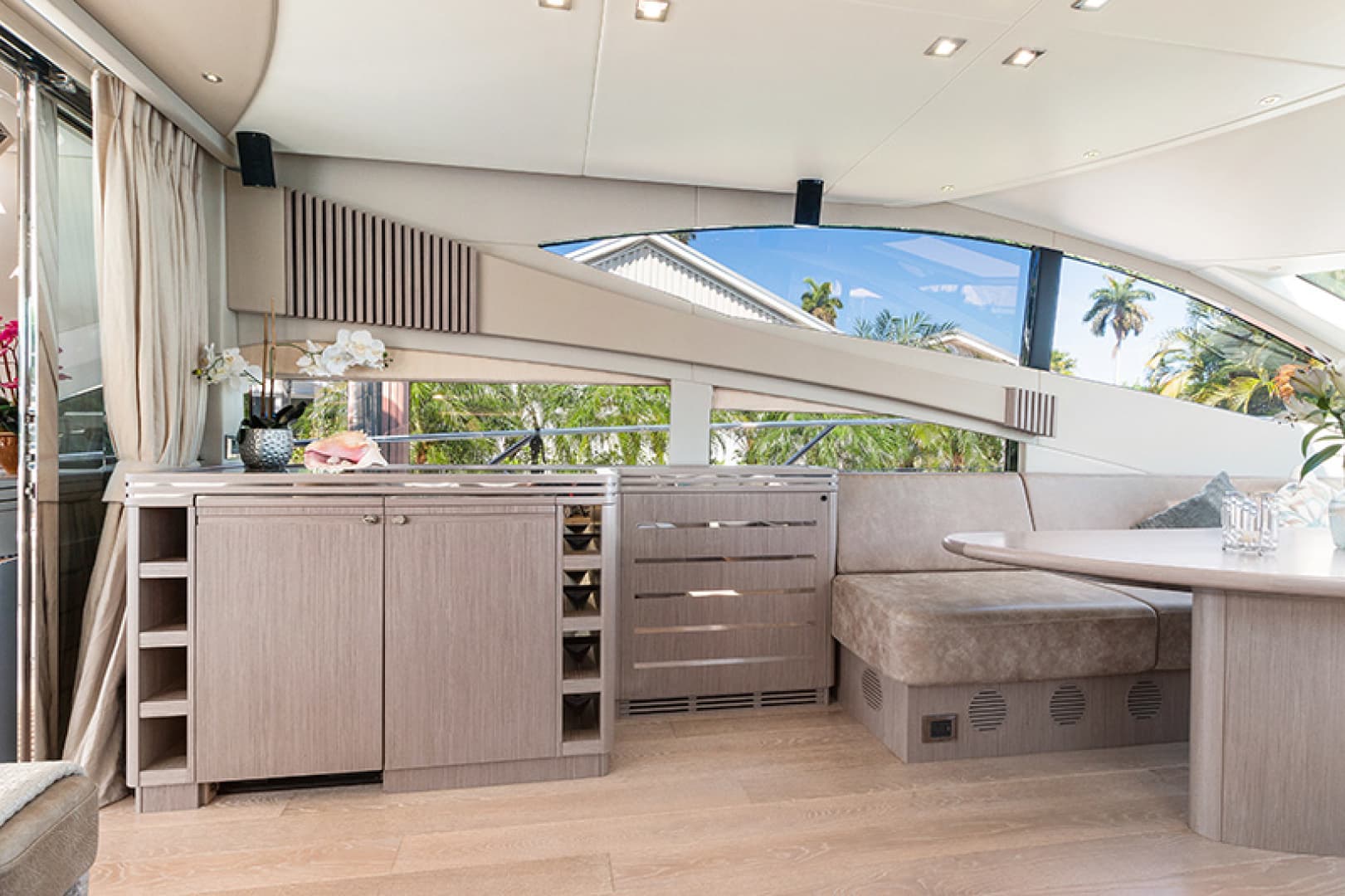 2015 Sunseeker 68 Sport Yacht — photo 5