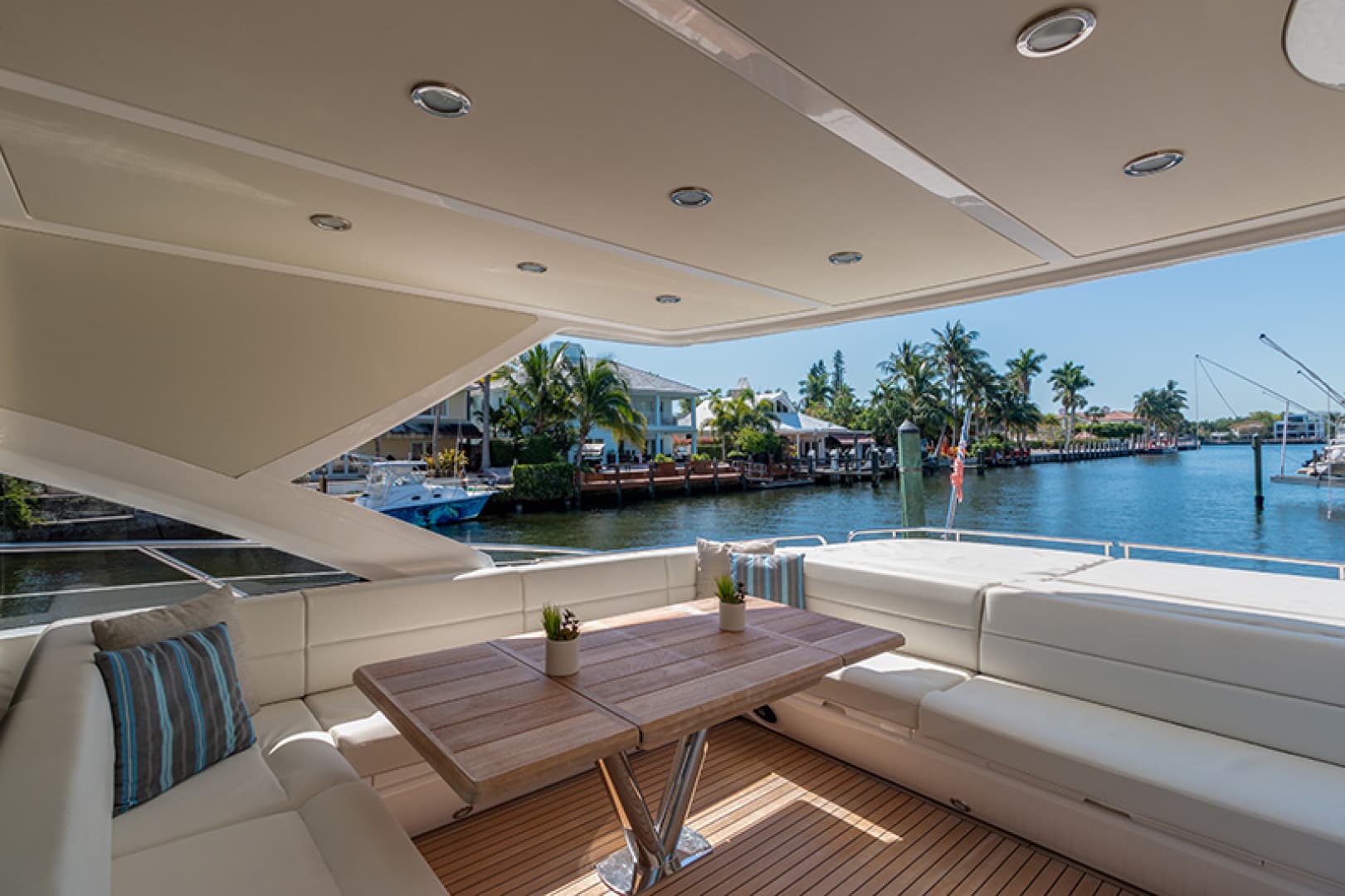 2015 Sunseeker 68 Sport Yacht — photo 37