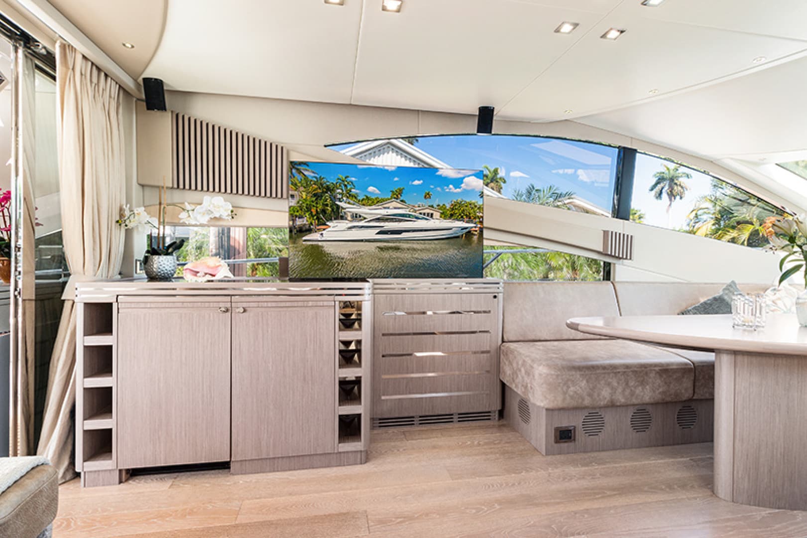 2015 Sunseeker 68 Sport Yacht — photo 4