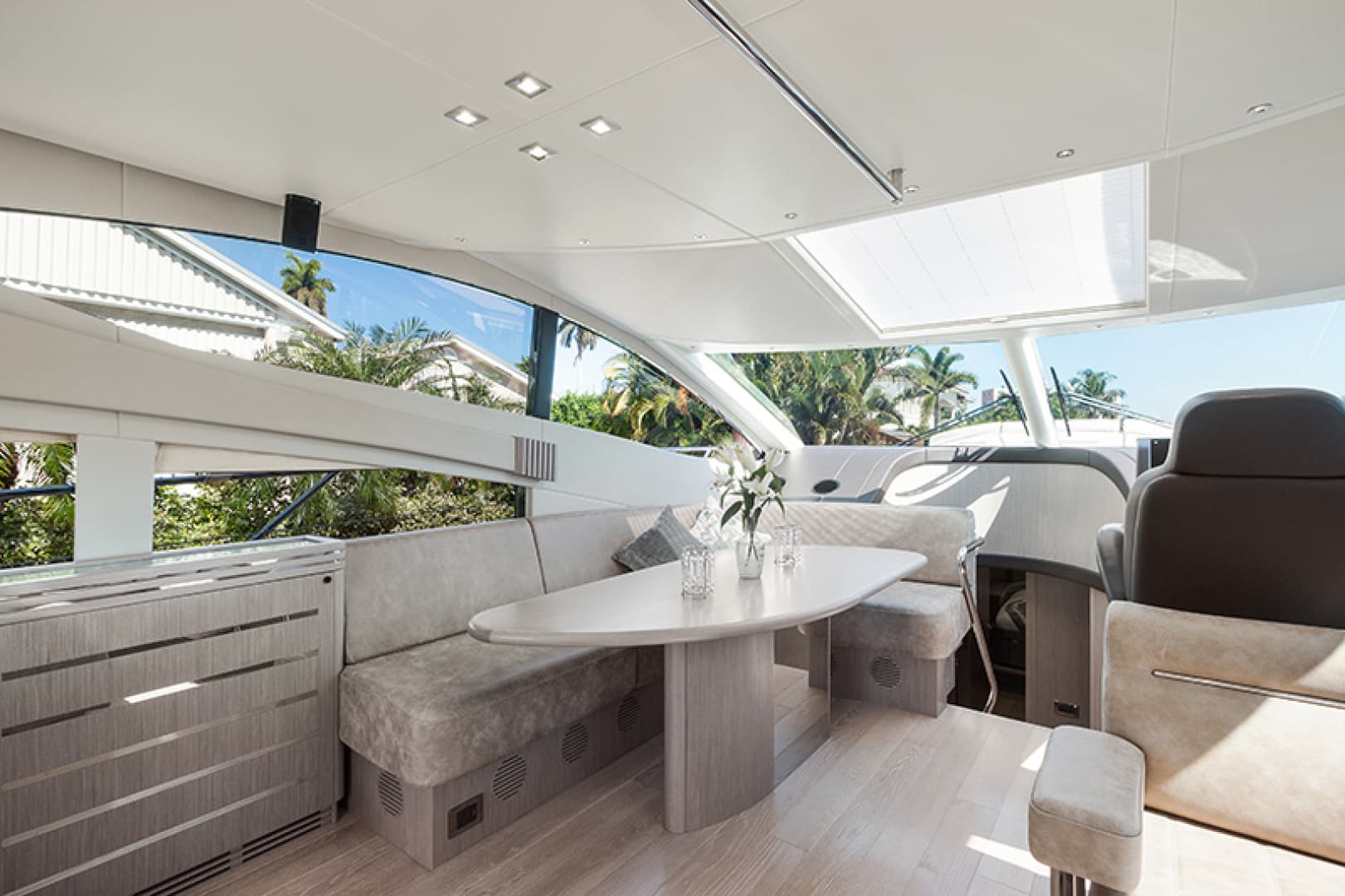 2015 Sunseeker 68 Sport Yacht — photo 6