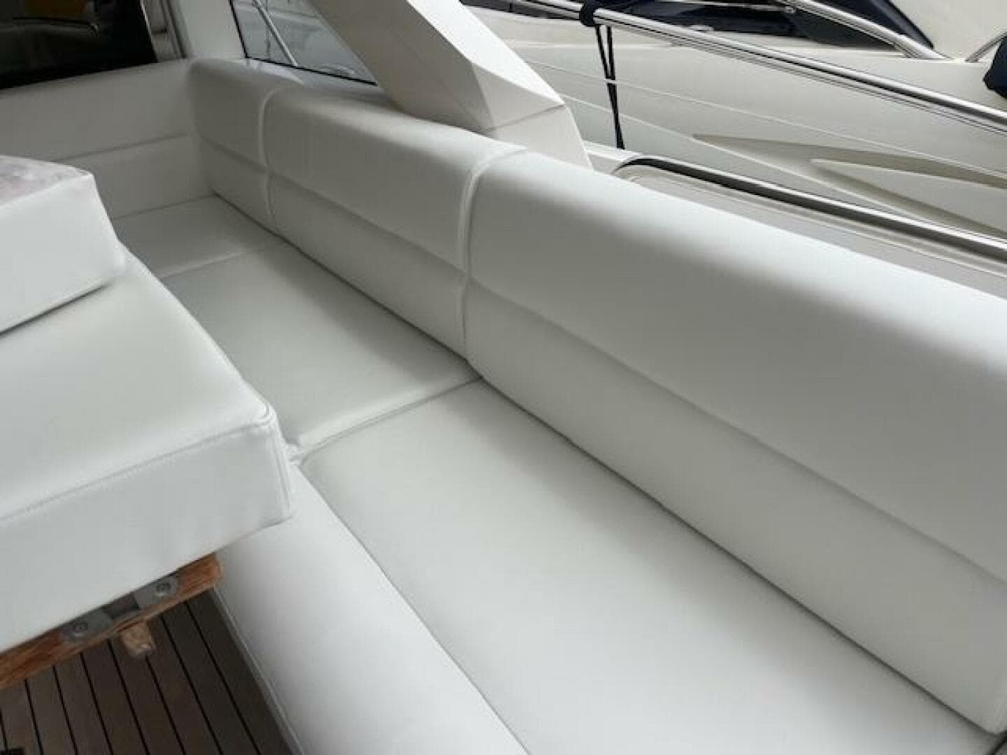 2015 Sunseeker 68 Sport Yacht — photo 39