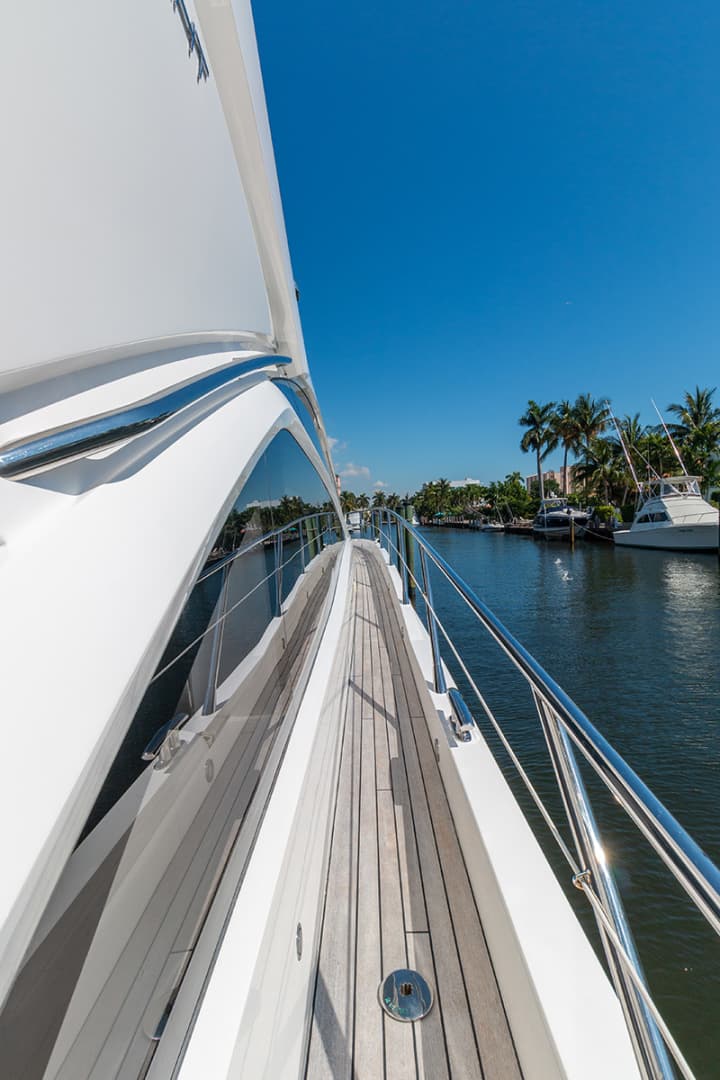 2015 Sunseeker 68 Sport Yacht — photo 32