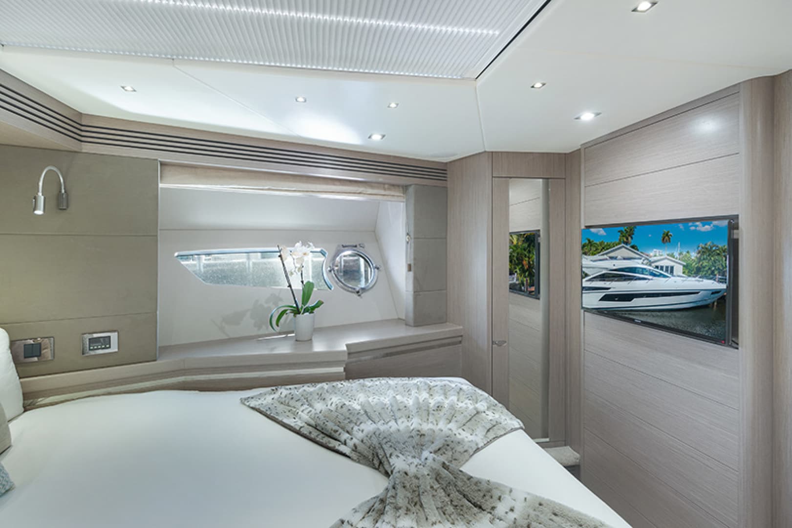 2015 Sunseeker 68 Sport Yacht — photo 15