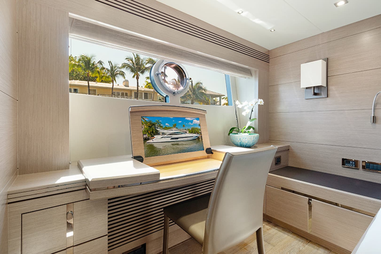 2015 Sunseeker 68 Sport Yacht — photo 12