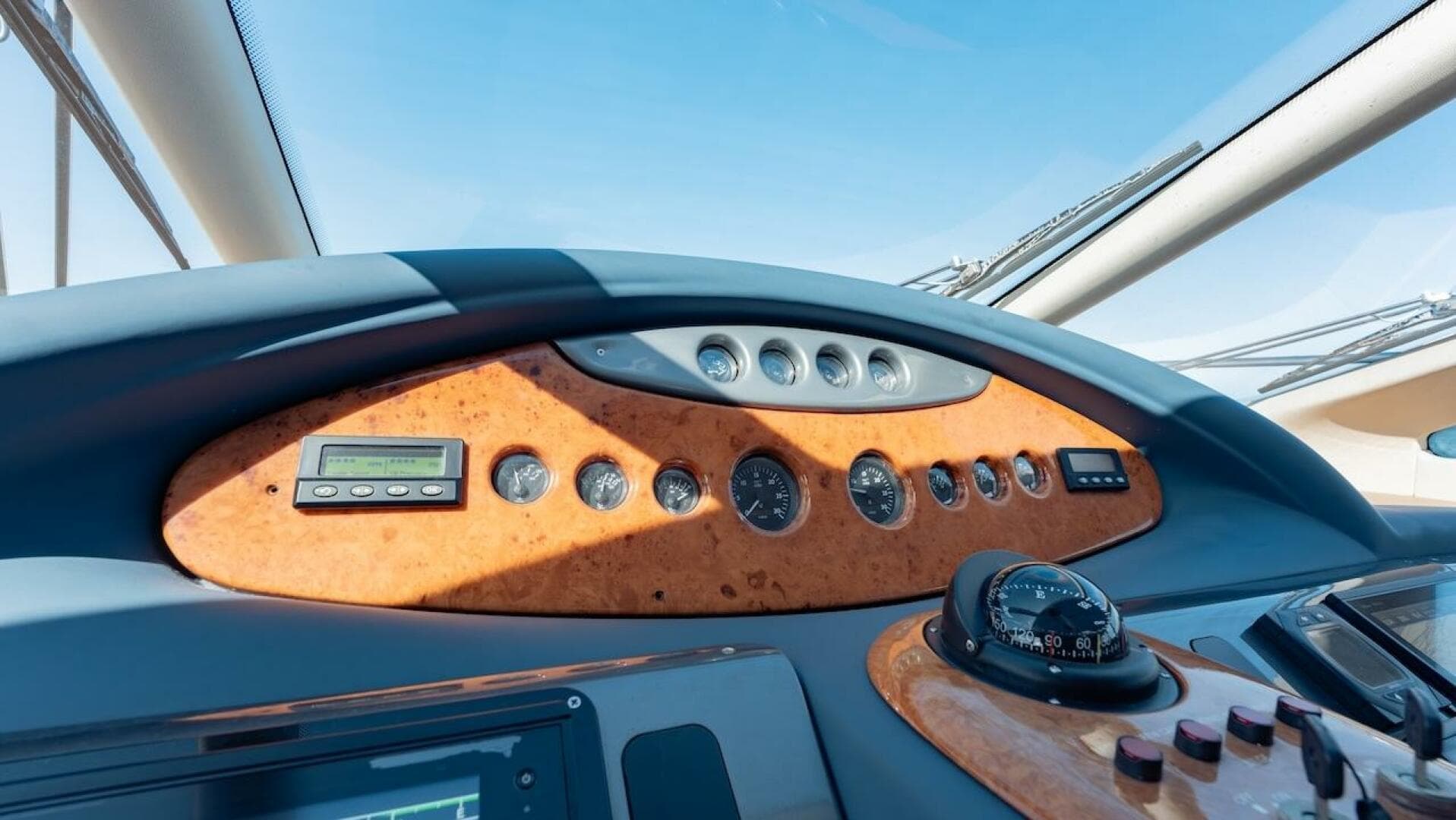 2007 Azimut Evolution — photo 58