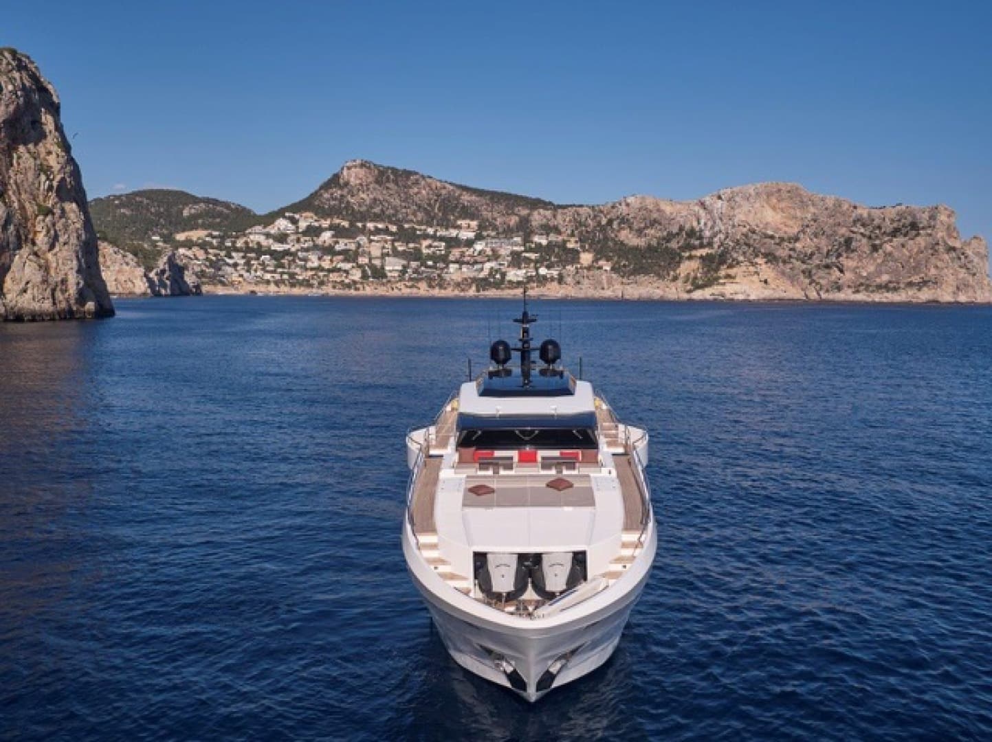 2021 Astondoa 110 Century — photo 3