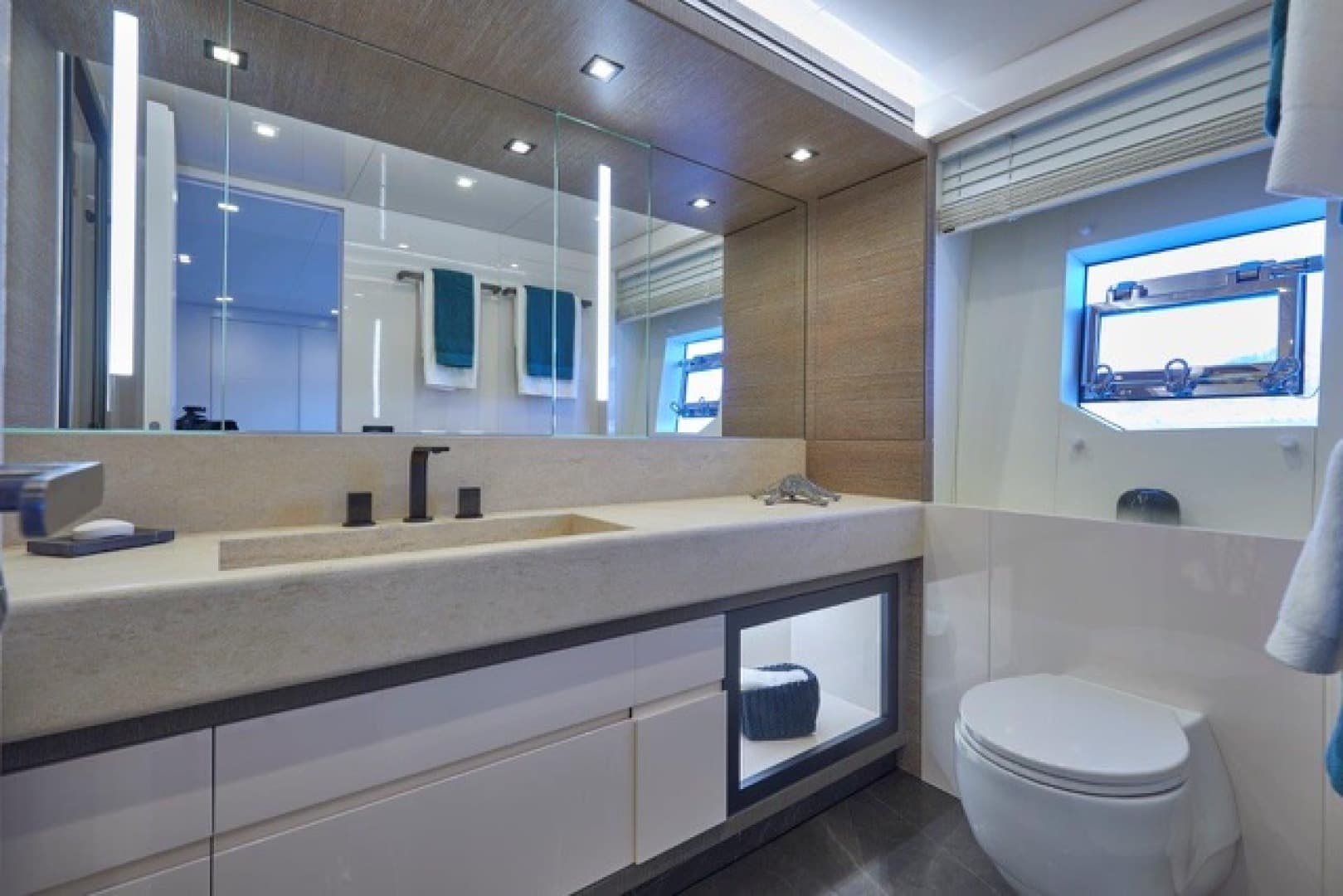 2021 Astondoa 110 Century — photo 28