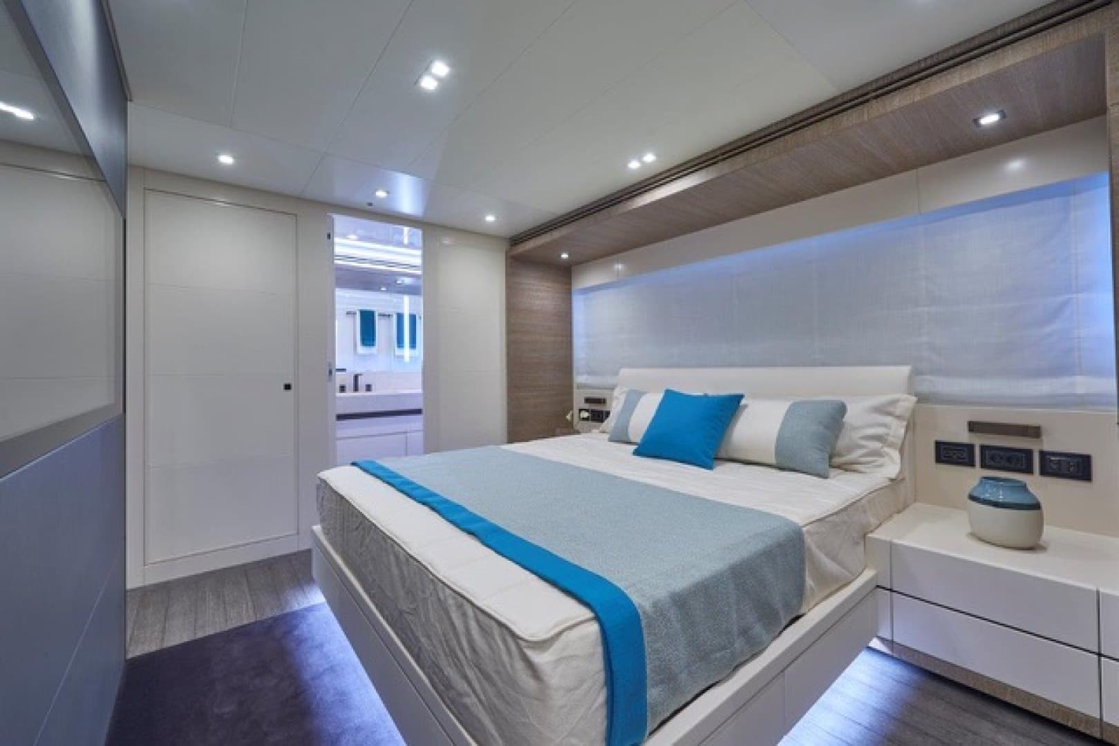 2021 Astondoa 110 Century — photo 27