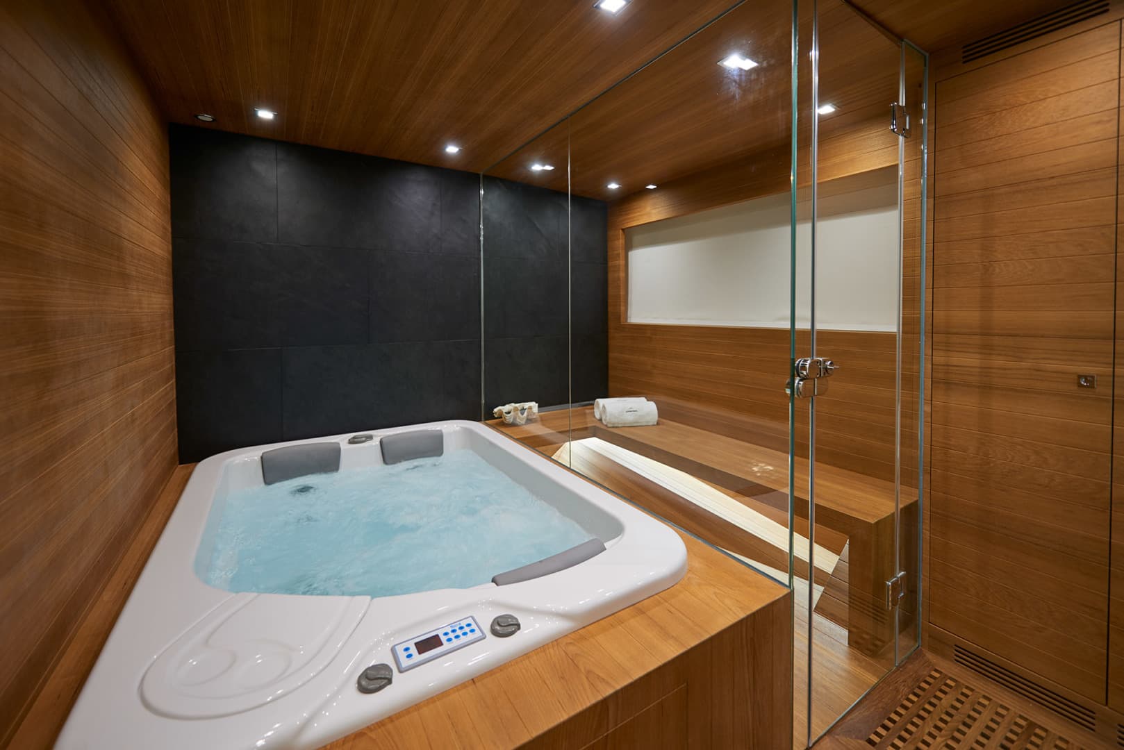 2021 Astondoa 100 Century — photo 20