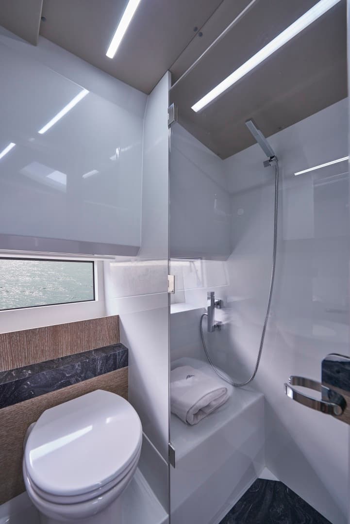 2021 Astondoa 377 Coupe — photo 22