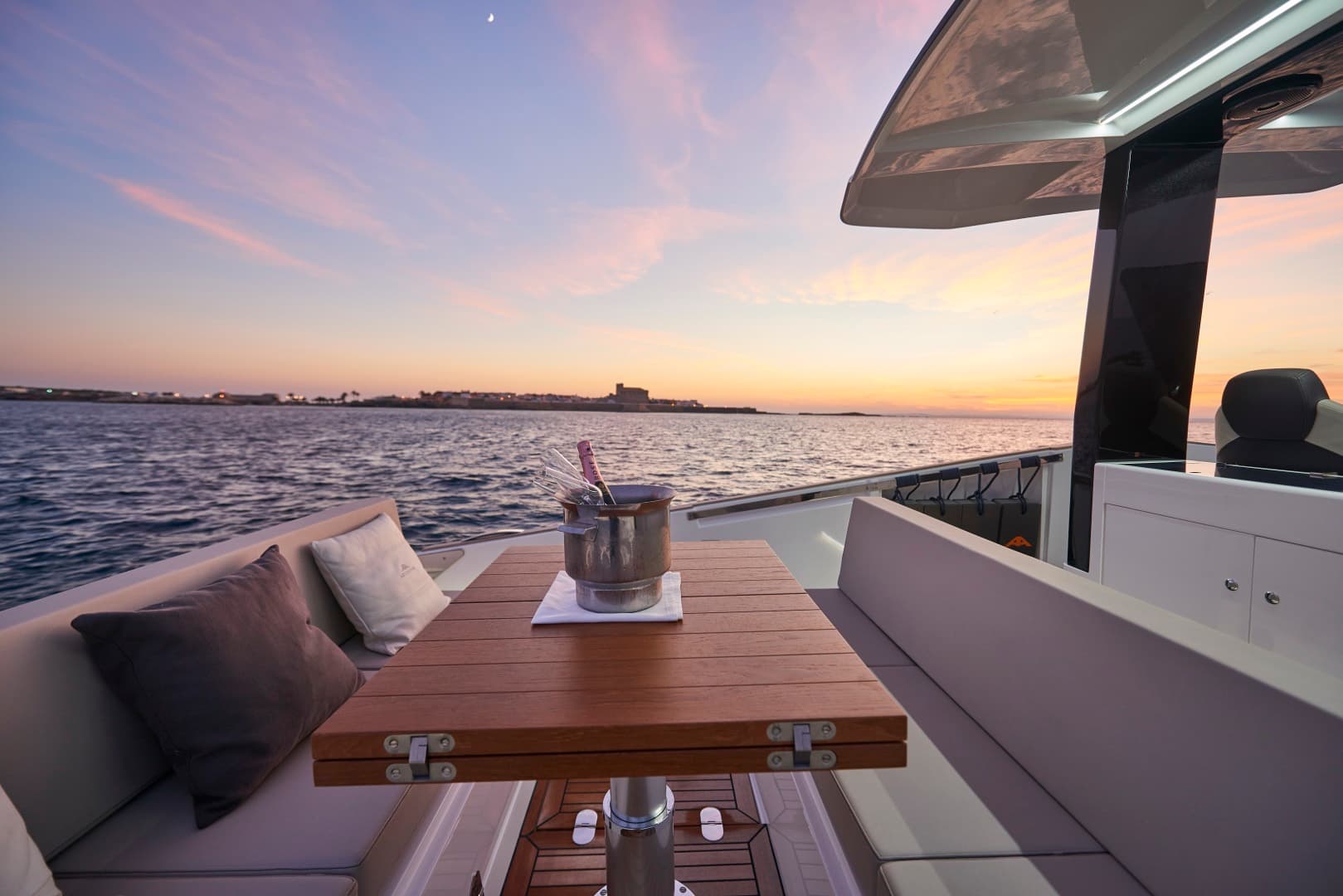 2021 Astondoa 377 Coupe — photo 15