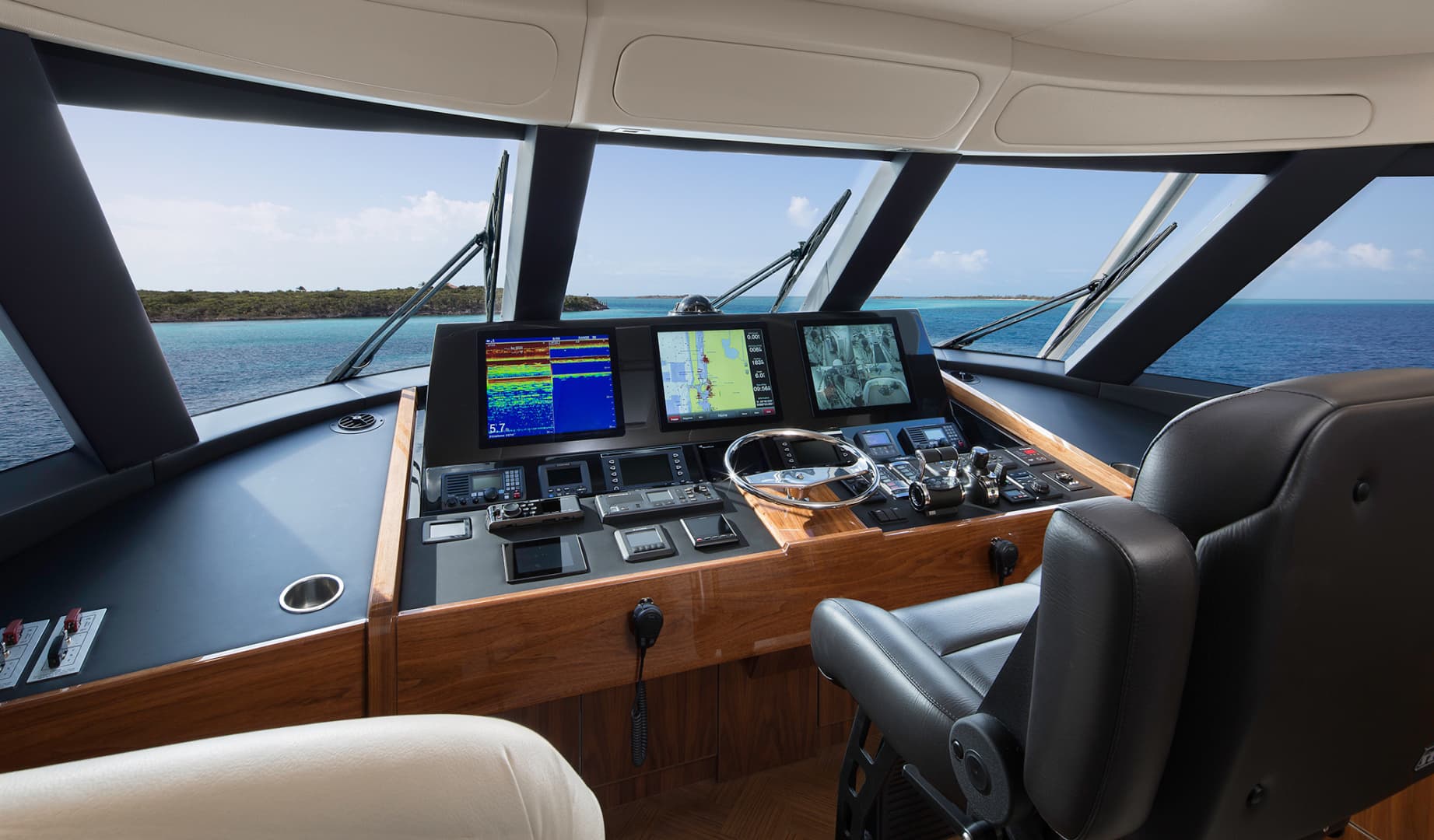 2025 Viking 72 Enclosed Bridge — photo 13