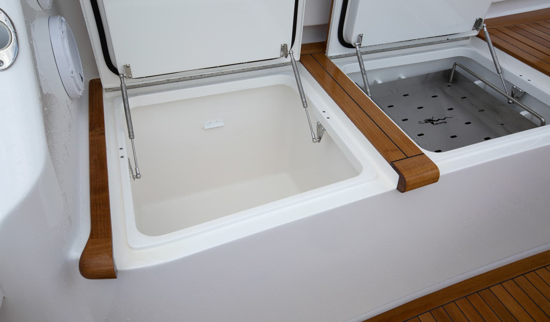 2025 Viking 72 Enclosed Bridge — photo 6