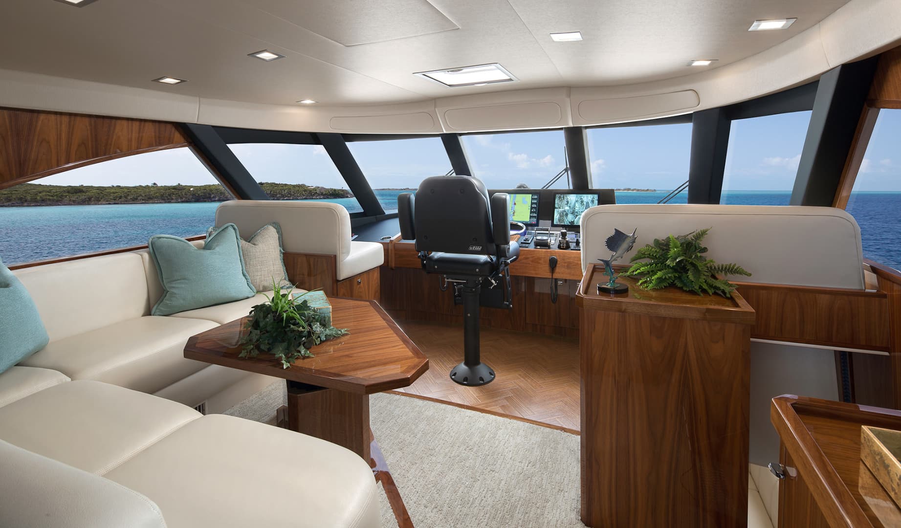 2025 Viking 72 Enclosed Bridge — photo 12