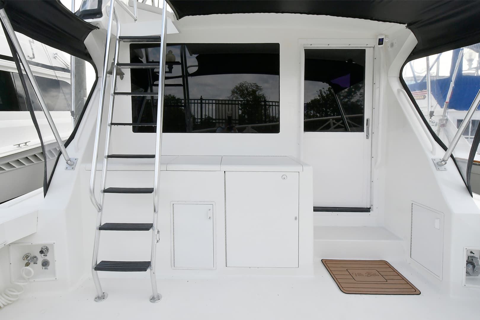 1997 Viking 47 Convertible — photo 7