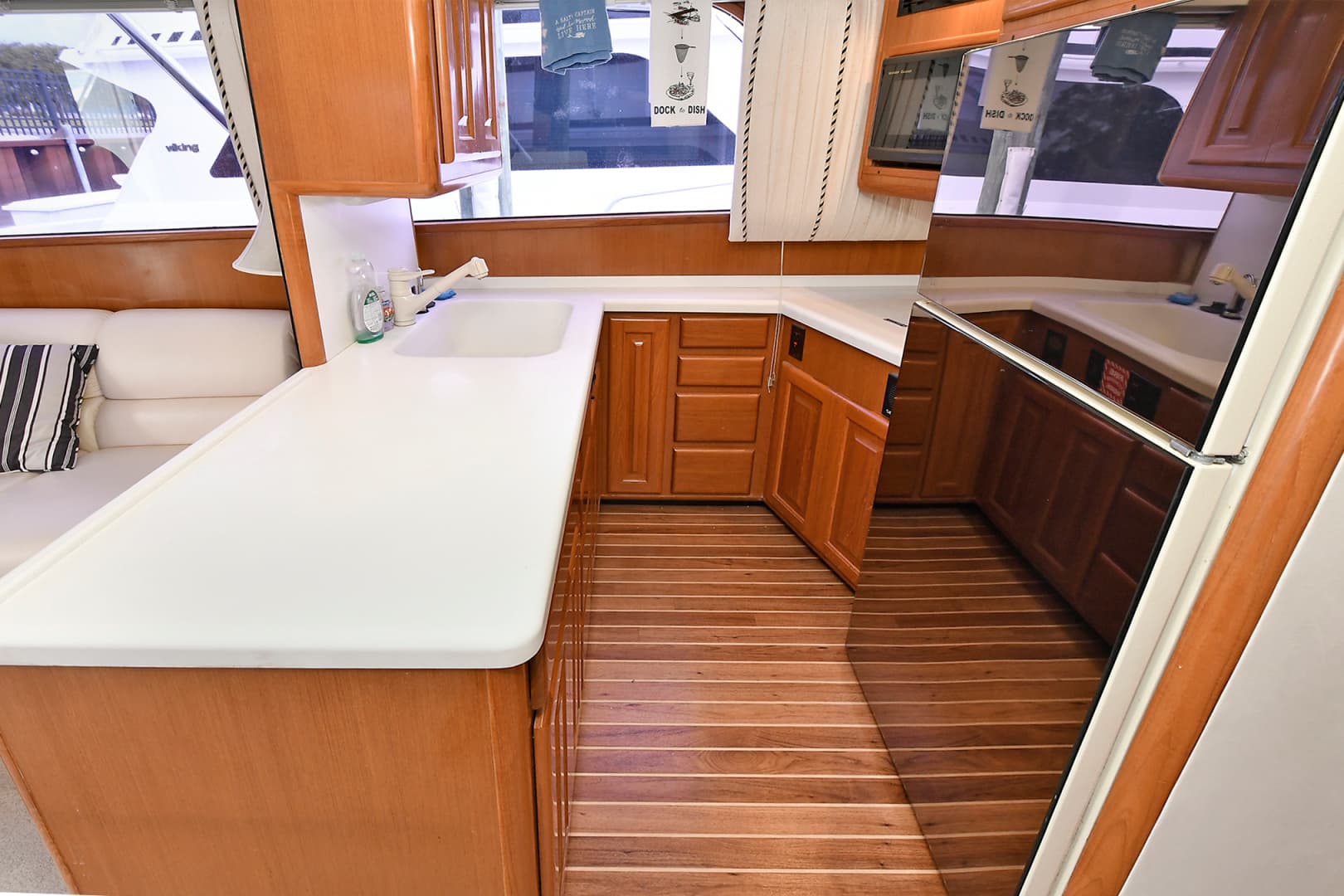 1997 Viking 47 Convertible — photo 20