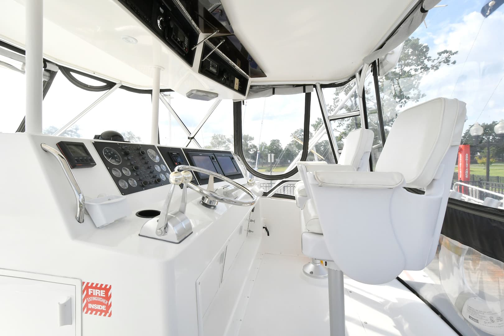 1997 Viking 47 Convertible — photo 10