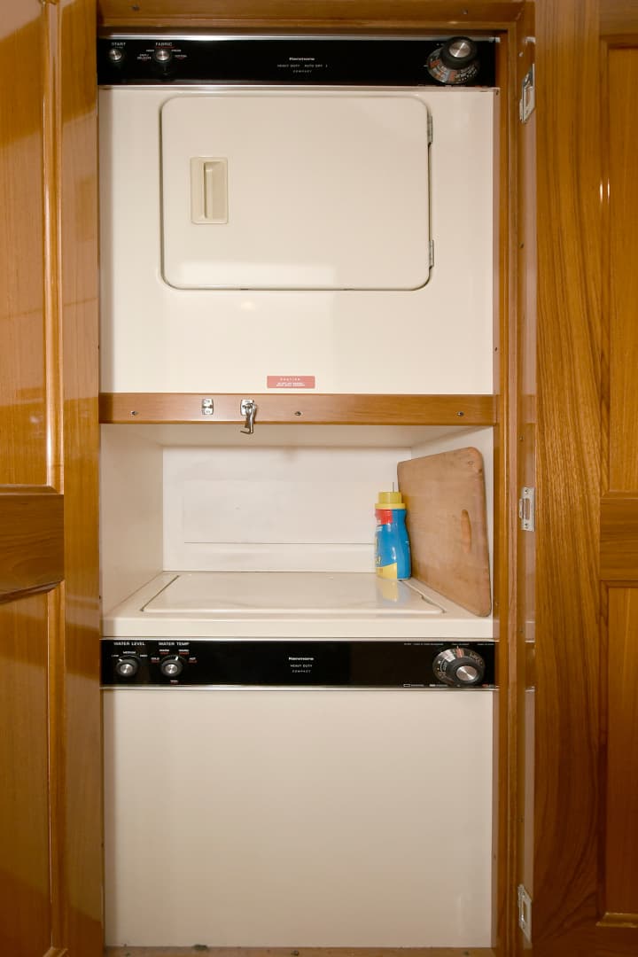 1997 Viking 47 Convertible — photo 30