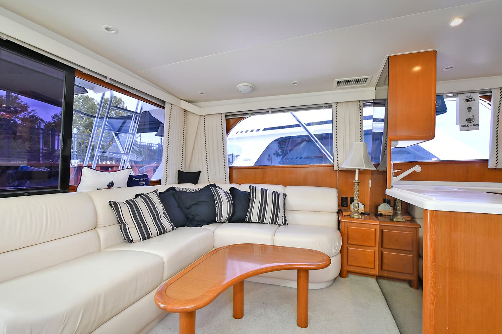 1997 Viking 47 Convertible — photo 17