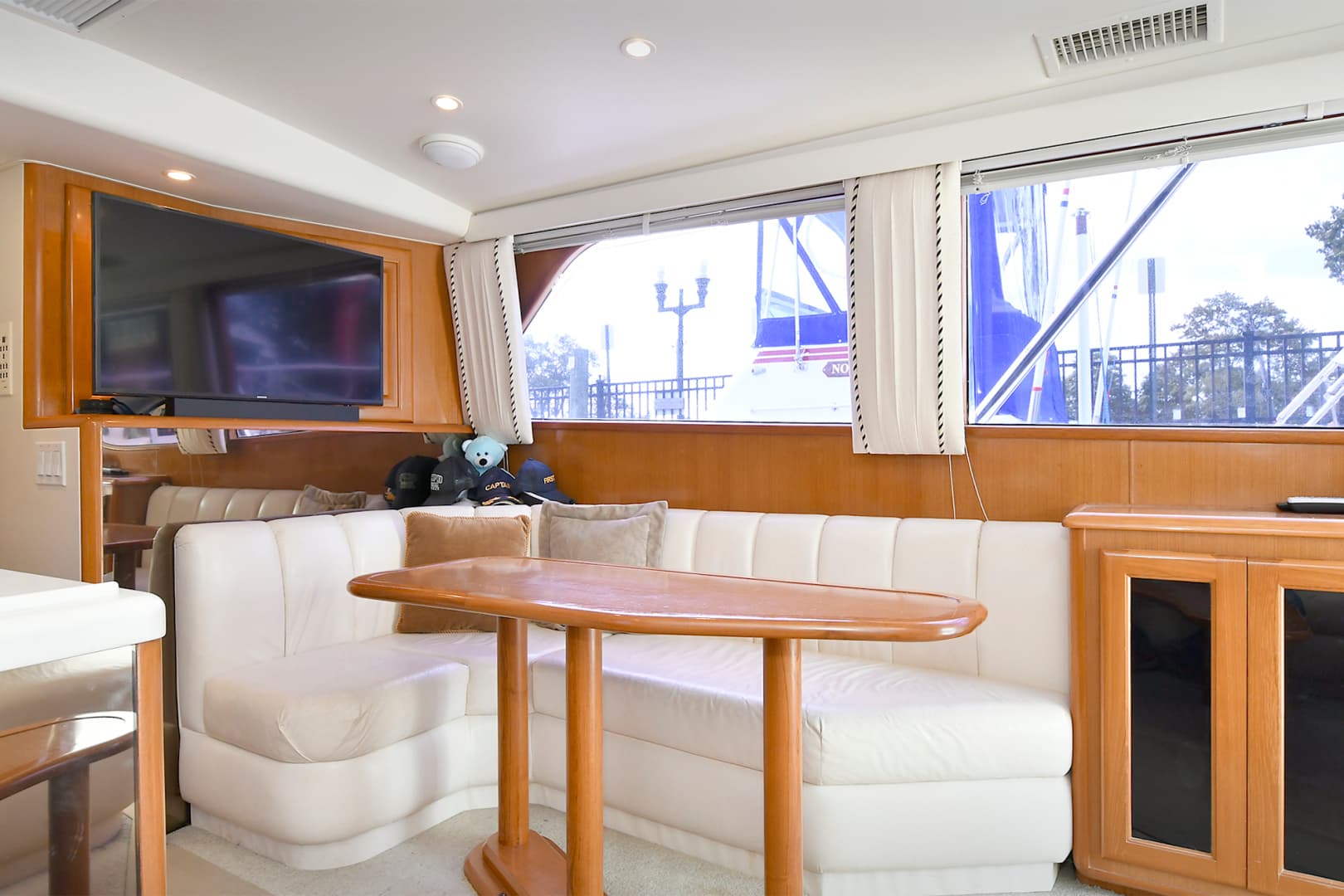 1997 Viking 47 Convertible — photo 22