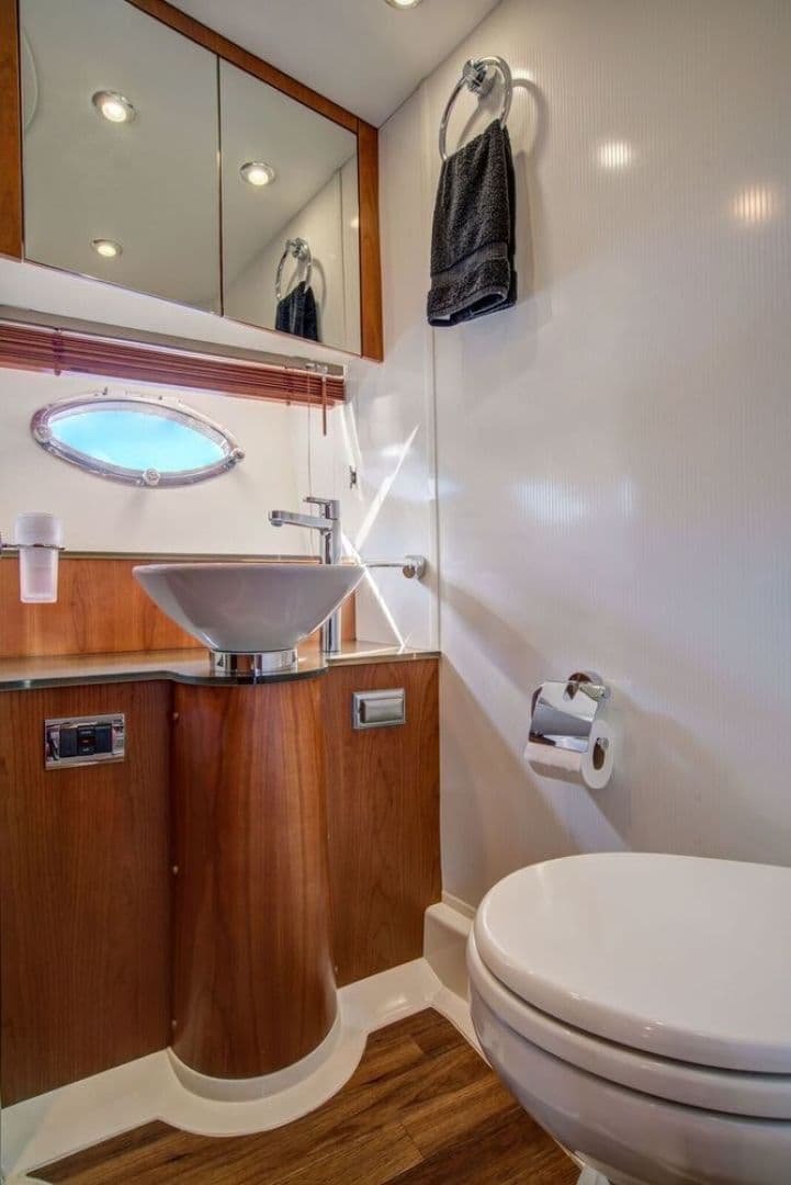 2010 Sunseeker Predator — photo 24