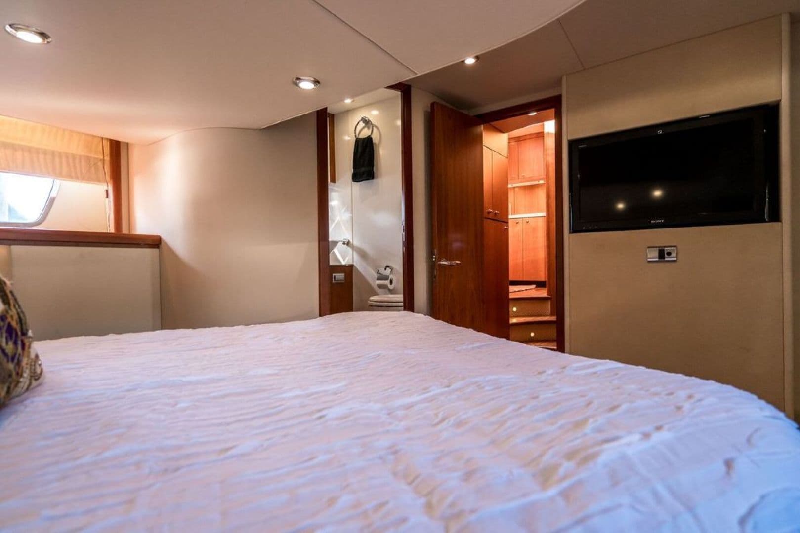 2010 Sunseeker Predator — photo 22