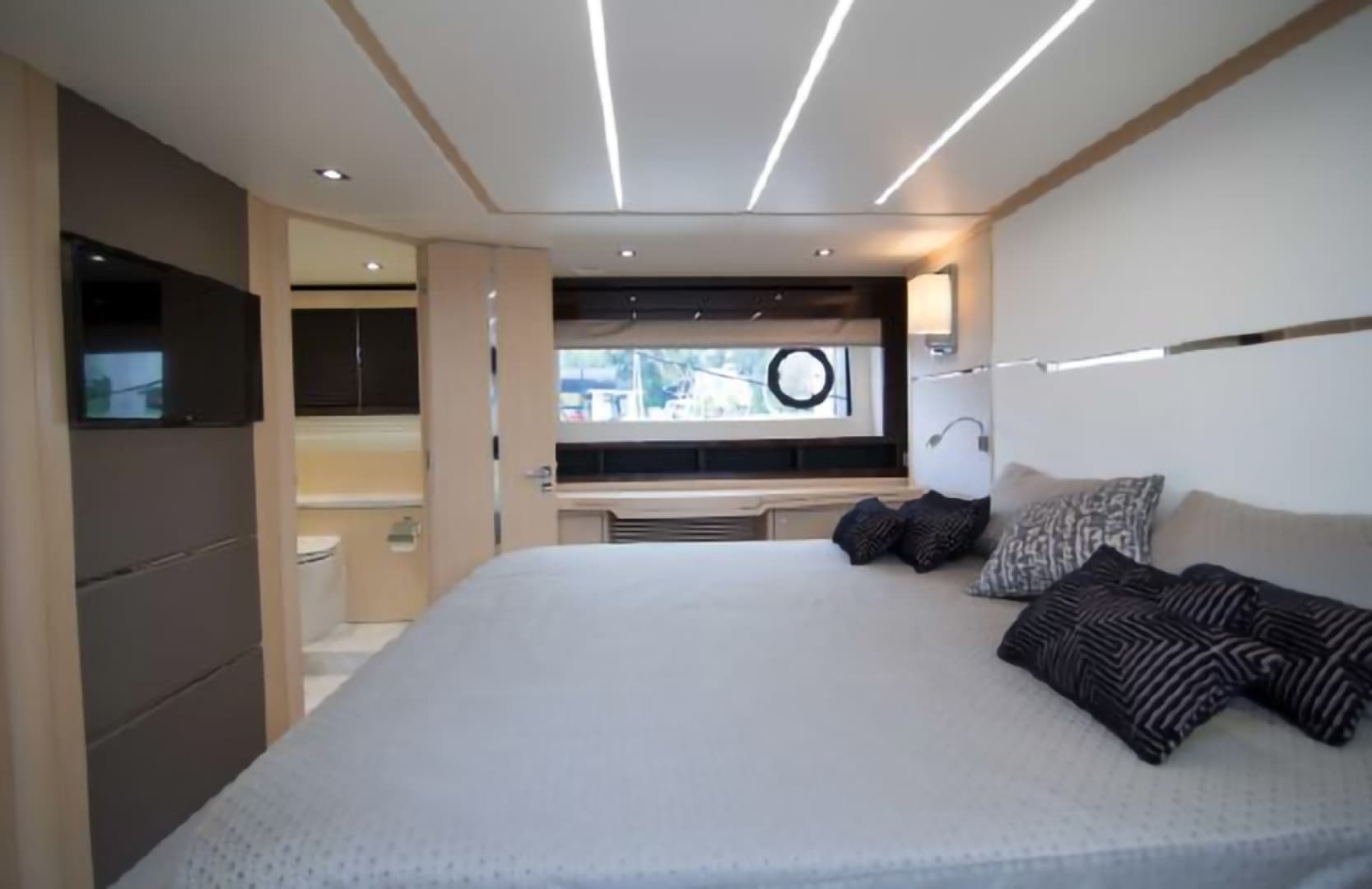 2018 Sunseeker Predator — photo 51