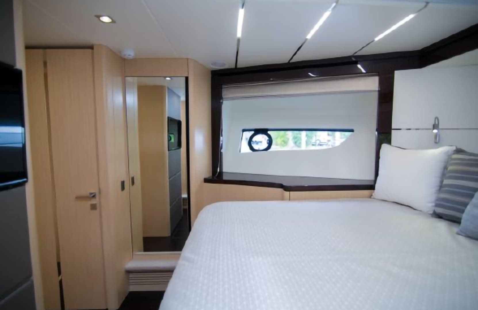 2018 Sunseeker Predator — photo 35