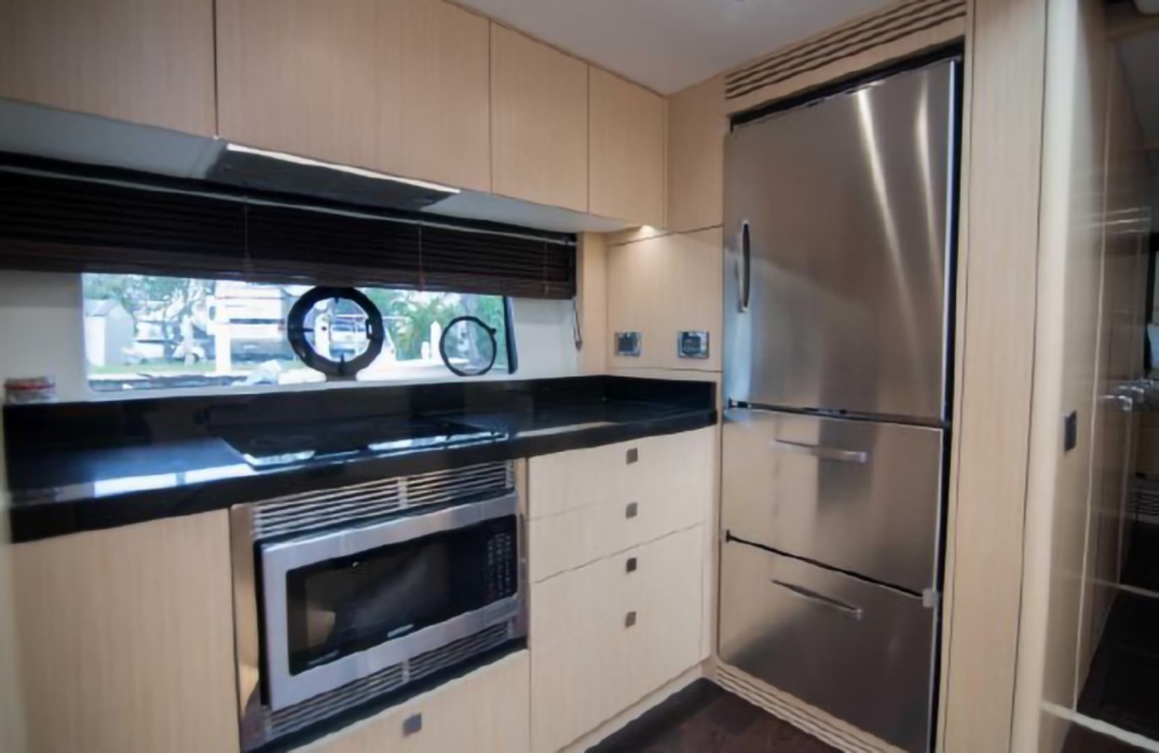 2018 Sunseeker Predator — photo 48