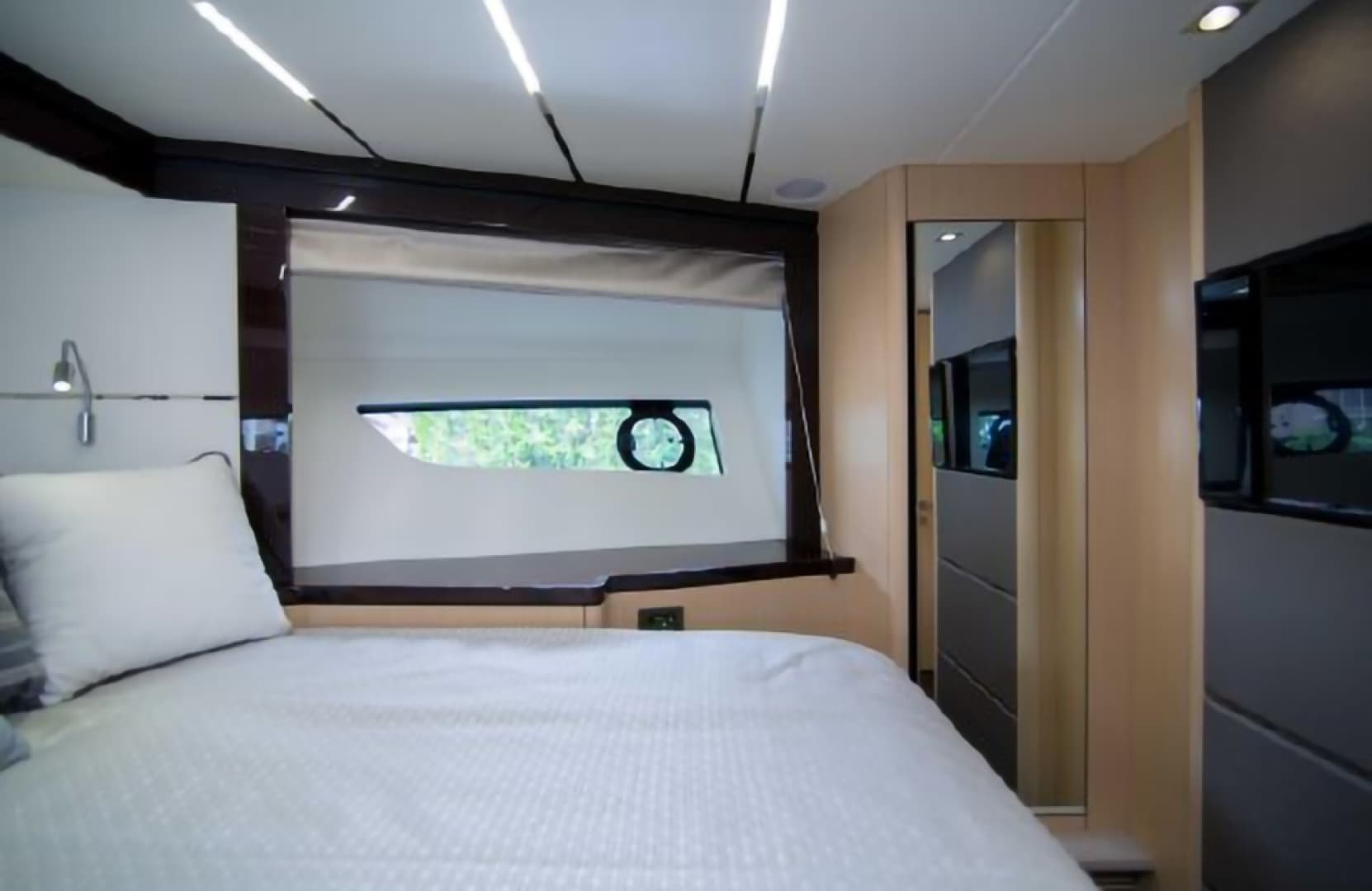 2018 Sunseeker Predator — photo 36