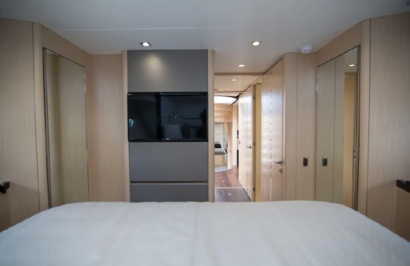 2018 Sunseeker Predator — photo 37