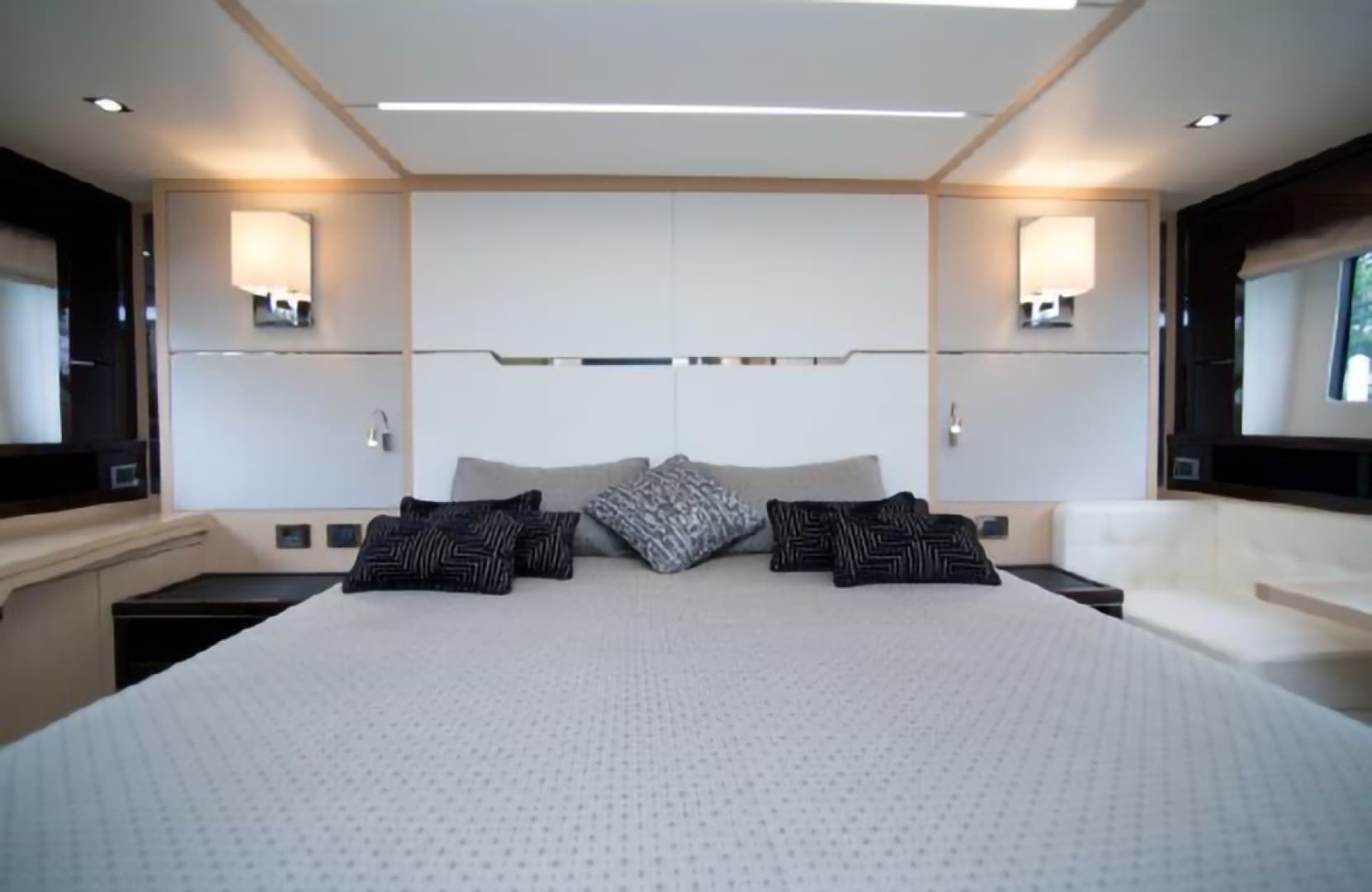 2018 Sunseeker Predator — photo 55