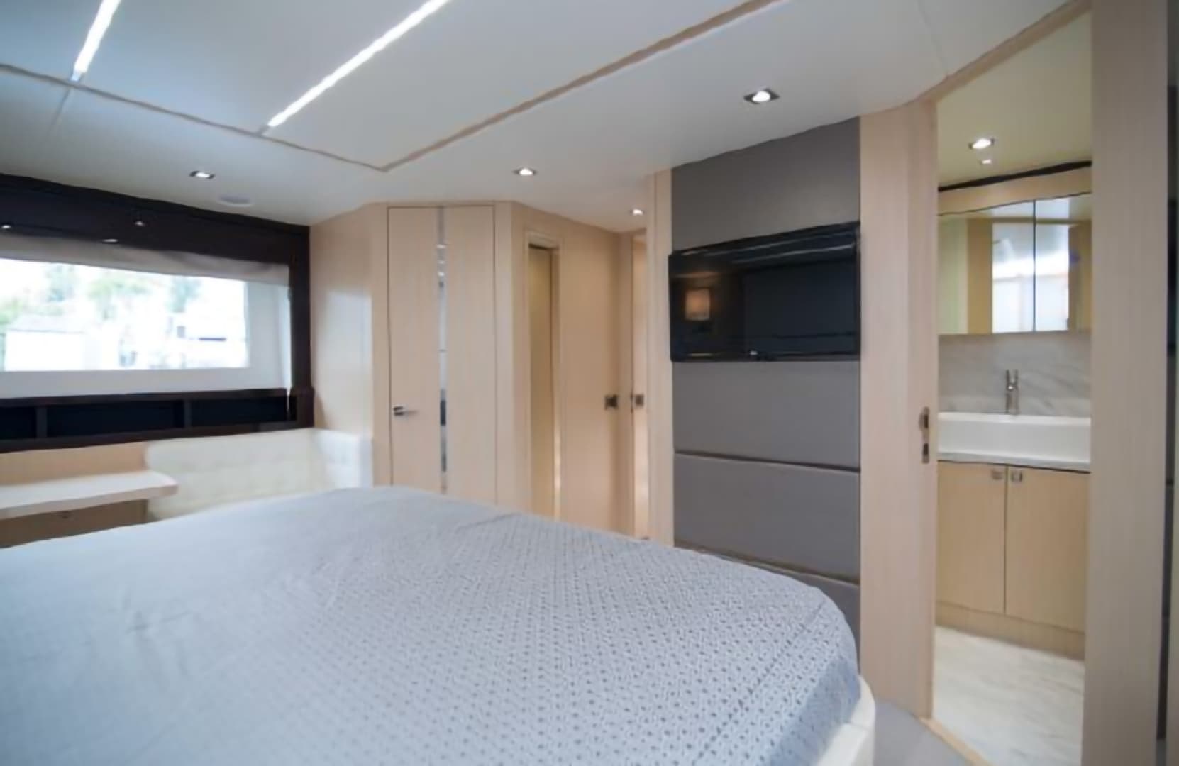 2018 Sunseeker Predator — photo 53