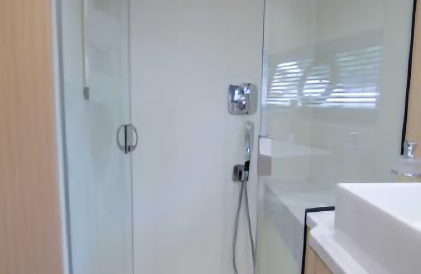 2018 Sunseeker Predator — photo 40