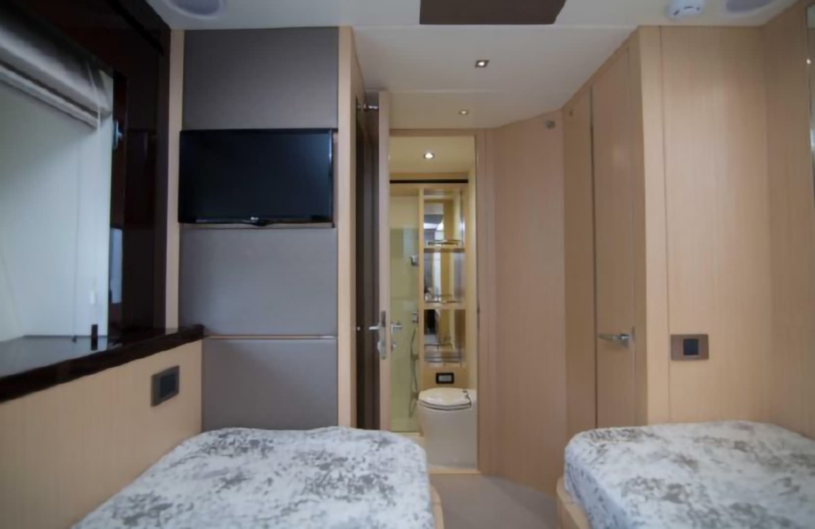 2018 Sunseeker Predator — photo 43