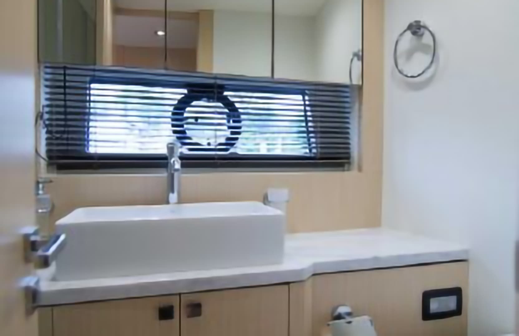 2018 Sunseeker Predator — photo 38