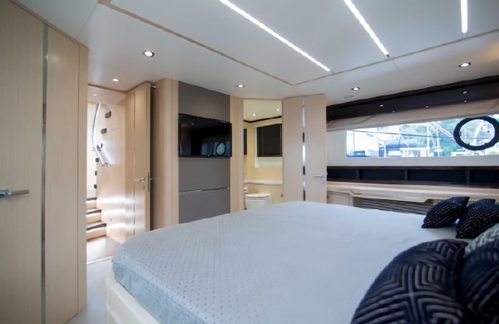 2018 Sunseeker Predator — photo 56