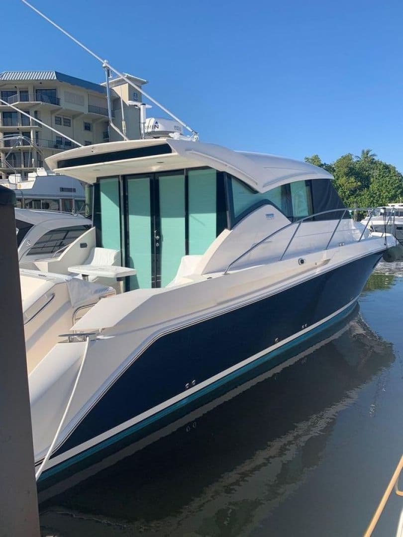 2017 Tiara Yachts — photo 5