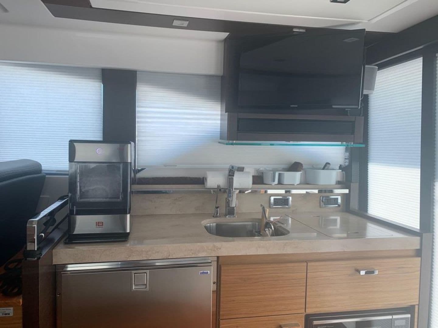 2017 Tiara Yachts — photo 10