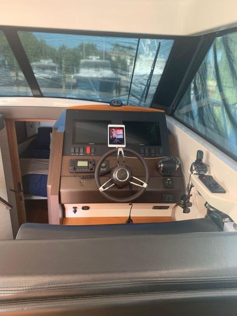 2017 Tiara Yachts — photo 8