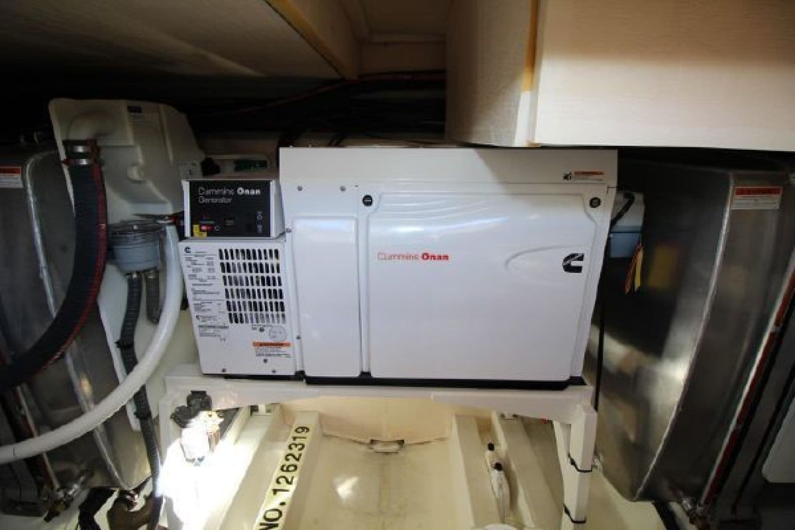 2015 Prestige 550 — photo 22