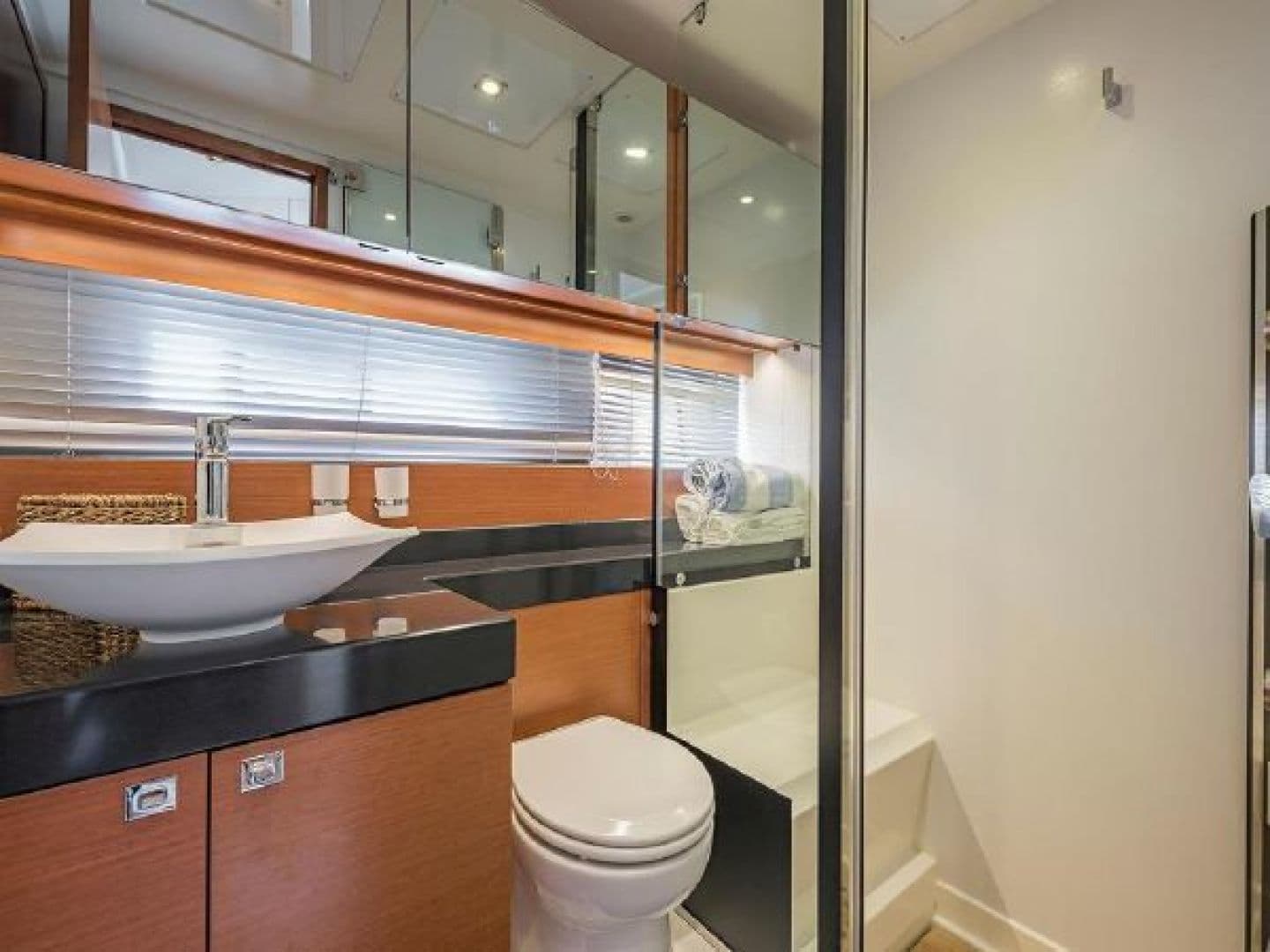 2015 Prestige 550 — photo 10