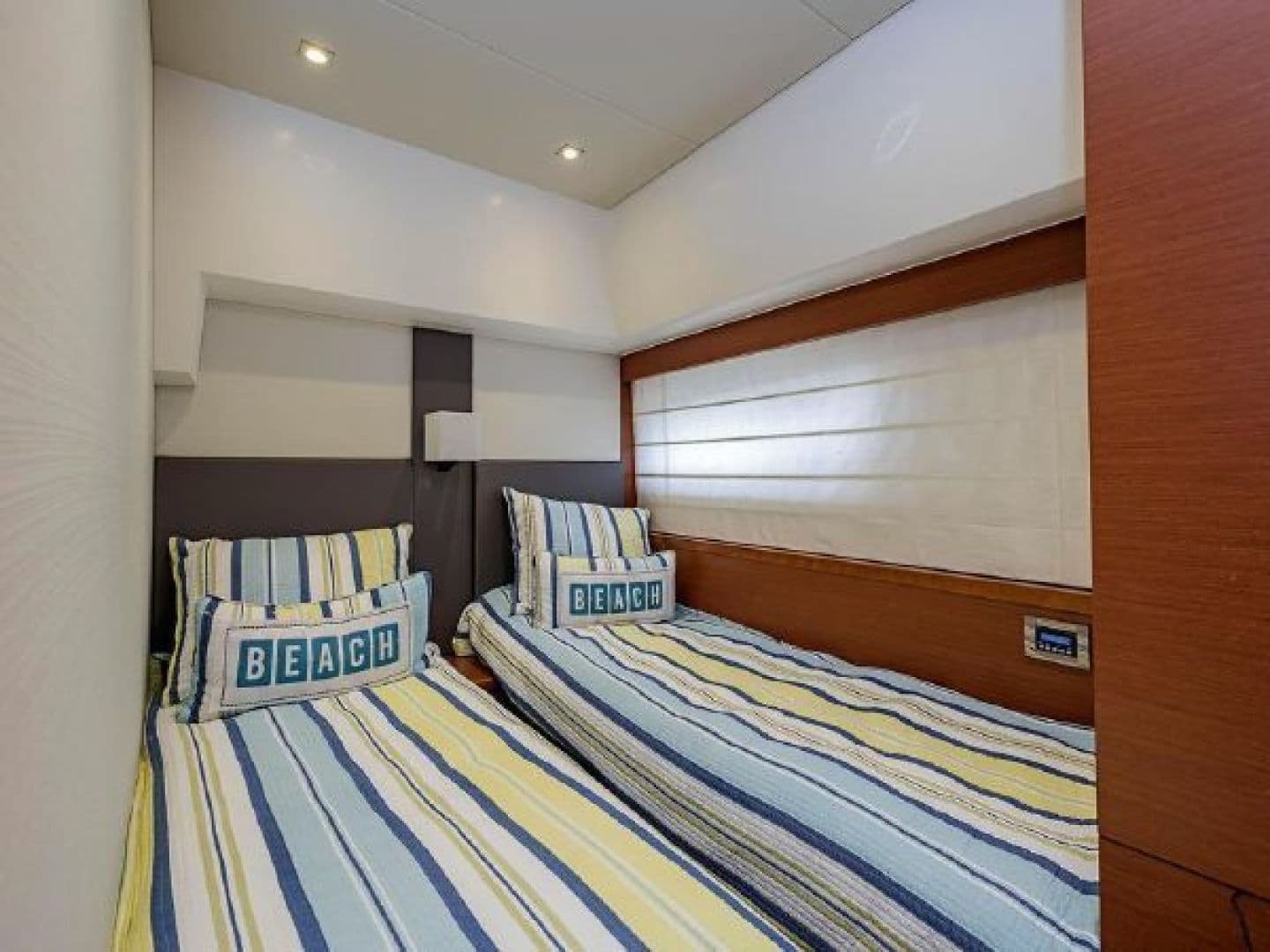 2015 Prestige 550 — photo 9